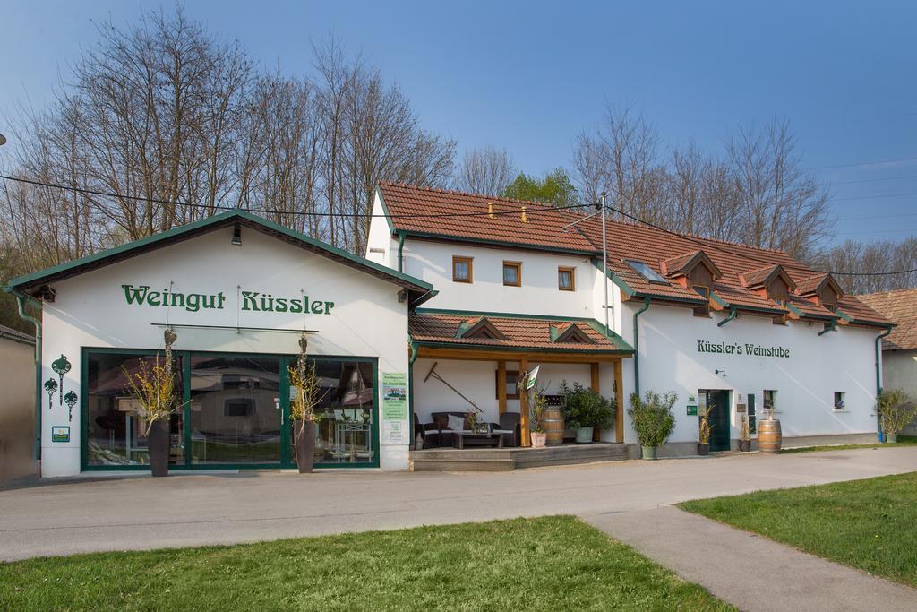 Winzerhof Kuessler - Weinviertel Hotel Stillfried Exterior foto