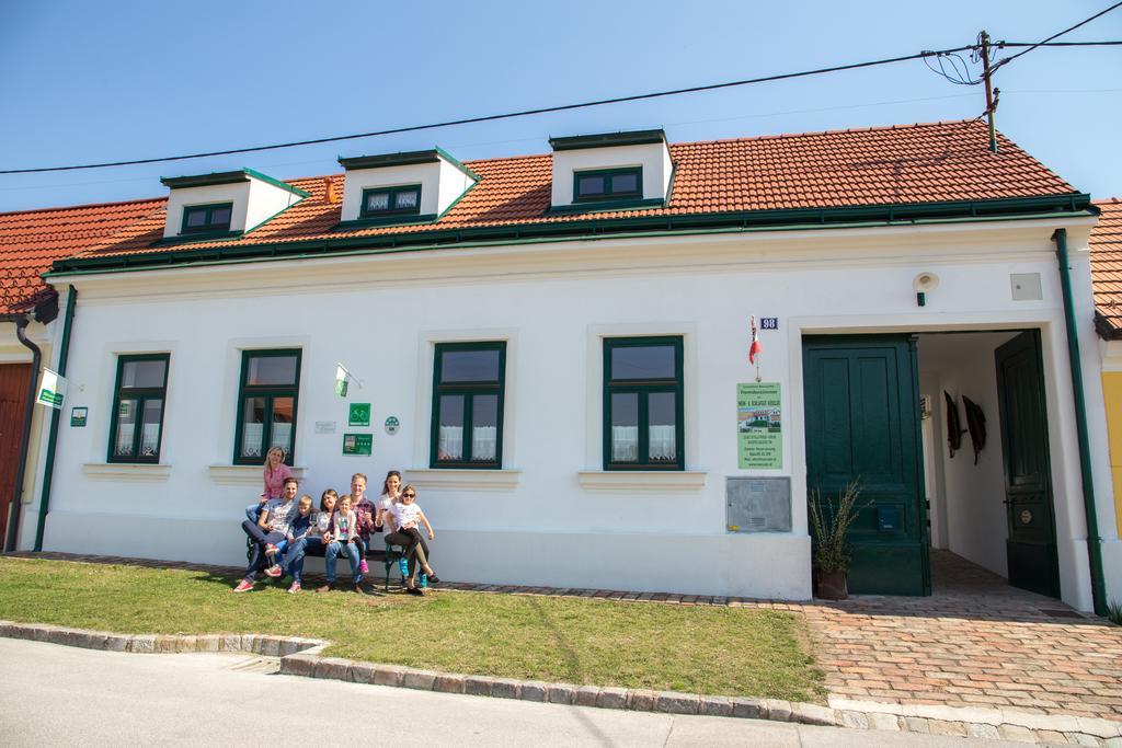 Winzerhof Kuessler - Weinviertel Hotel Stillfried Exterior foto