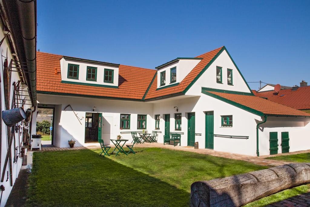 Winzerhof Kuessler - Weinviertel Hotel Stillfried Exterior foto